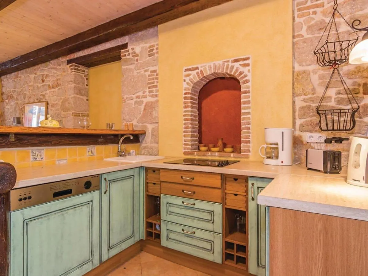Rustic Holiday Home In Vrsar With Garden
