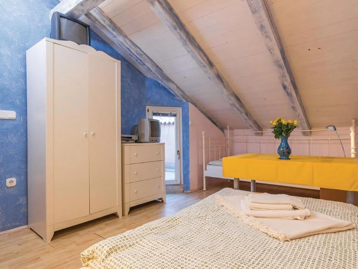 Rustic Holiday Home In Vrsar With Garden 0*,